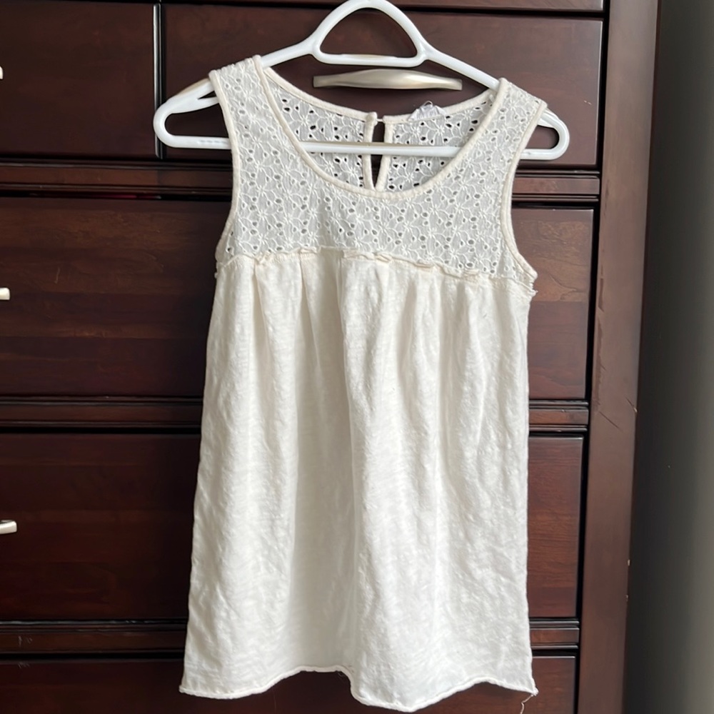 GENERRA Lace Sleeveless Top